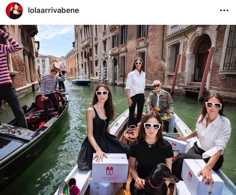 イタリアの雑誌の表紙も飾る姉妹。