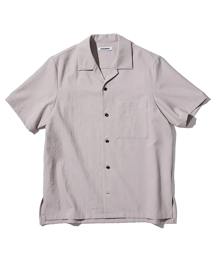 シャツ2万9700円／アタッチメント（買えるLEON）