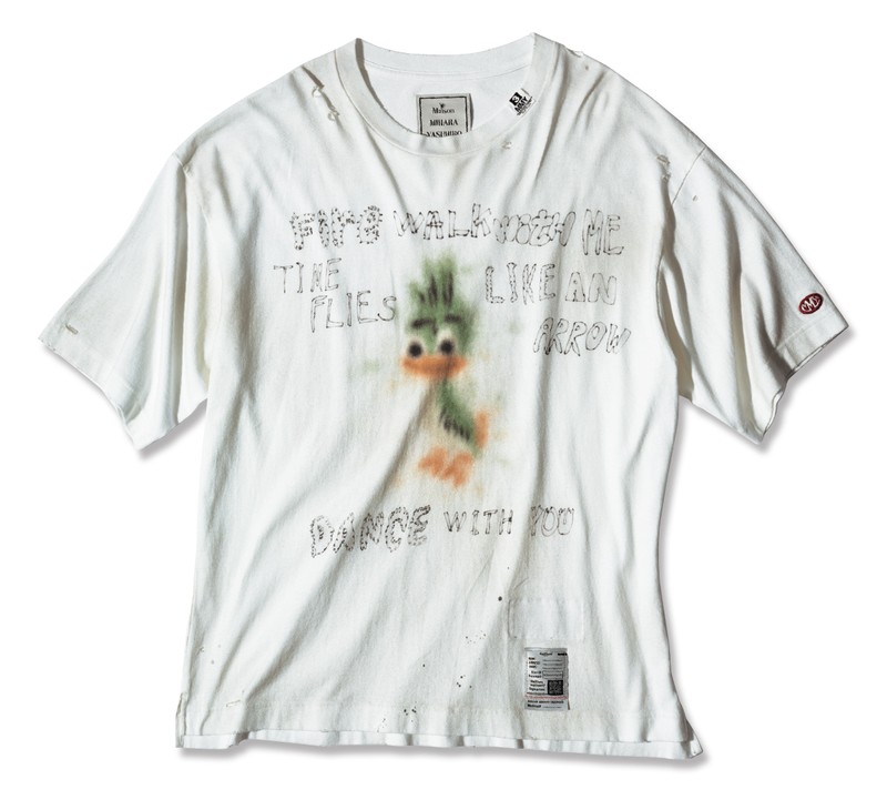 Tシャツ3万800円／メゾン ミハラヤスヒロ（メゾン ミハラヤスヒロ トウキョウ）
