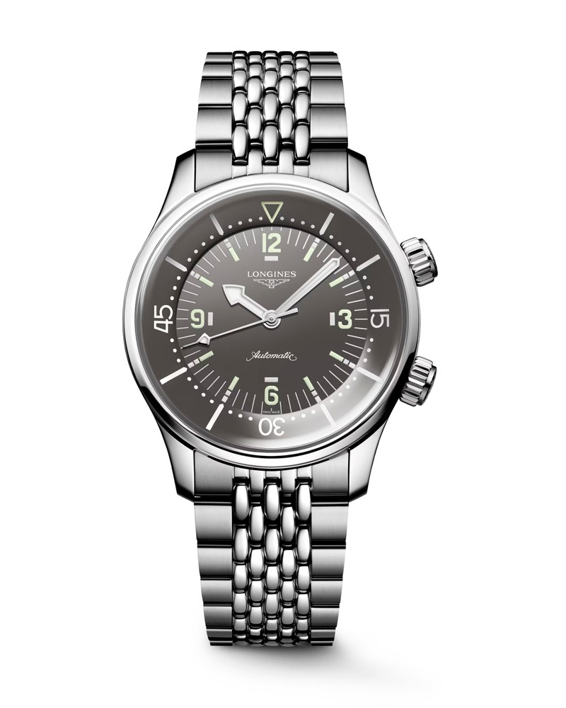 「ロンジン レジェンドダイバー」自動巻き、SSケース(39mm)×ブレスレット。30気圧防水。52万6900円/ロンジン
