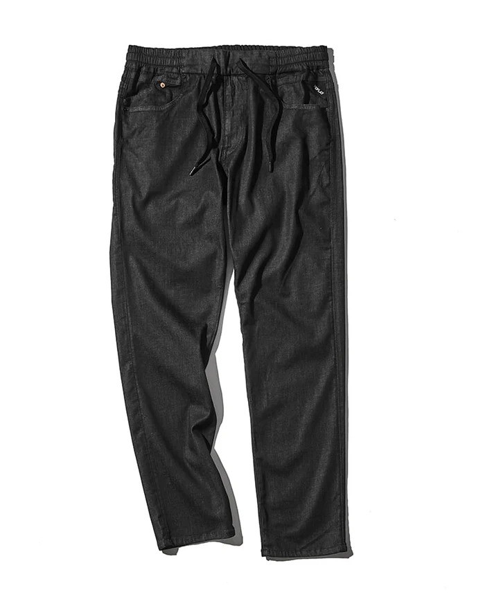 デニムパンツ¥35,200／リプレイ（買えるLEON）