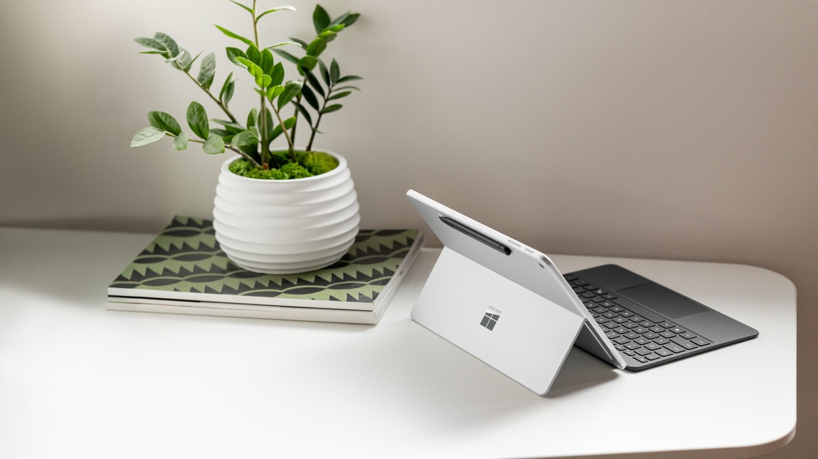 「Surface Pro(13インチ)」14万9380円~/マイクロソフト(日本マイクロソフト)