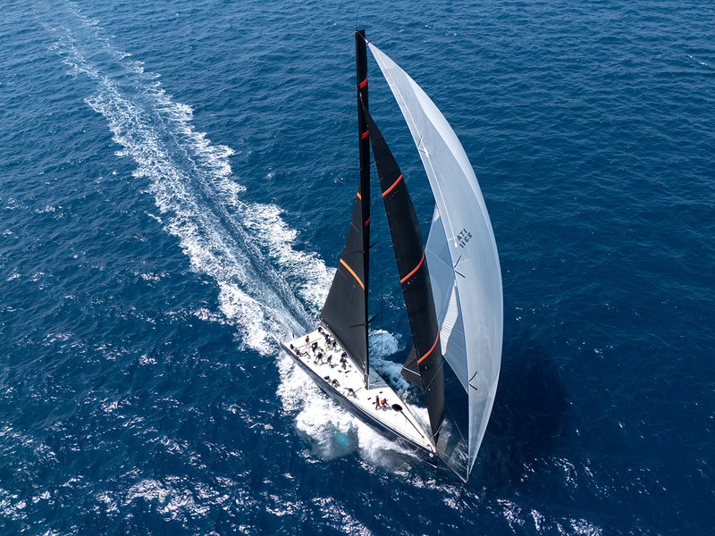 チーム「ロロ・ピアーナ」ももちろん出場。“マイ・ソング号”がサントロペ湾を駆け巡った。