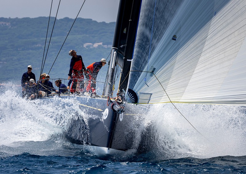 刻一刻と変化する風、潮目を読み切ることが勝利への必須条件となる。