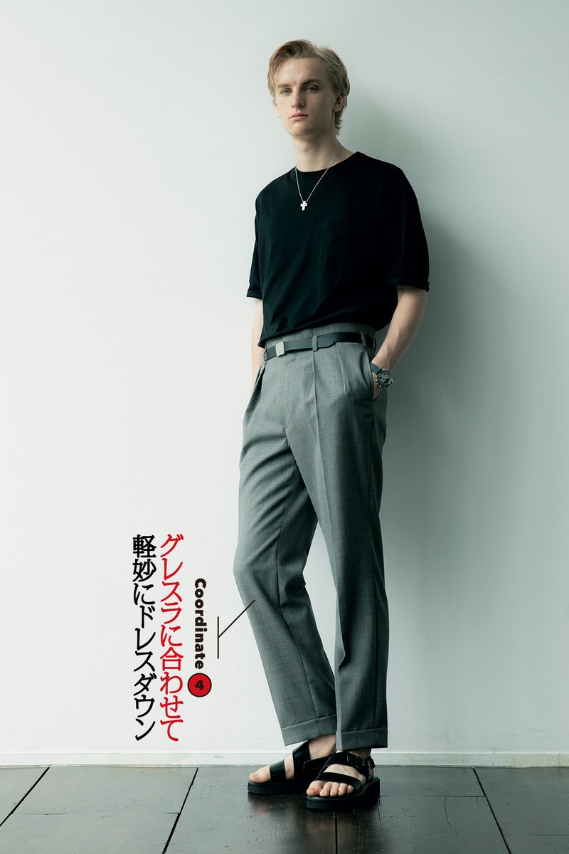 サンダル3万9600円／フット・ザ・コーチャー（オーセンティック・シュー&コー）、Tシャツ9900円／スローン（ザ ショップ スローン 自由が丘）、パンツ8万4700円／フミヤ ヒラノ ザ トラウザーズ（ノウン）
