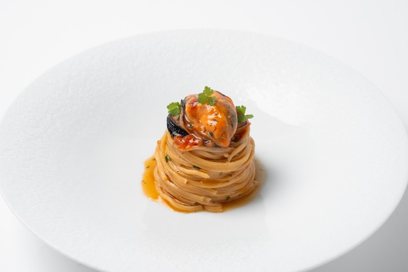 「タリオリーニ ペスカトーラ」は、イタリアンパセリの清涼感もアクセント。