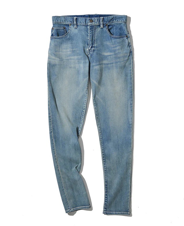 デニムパンツ¥77,000／タエ アシダ（買えるLEON）