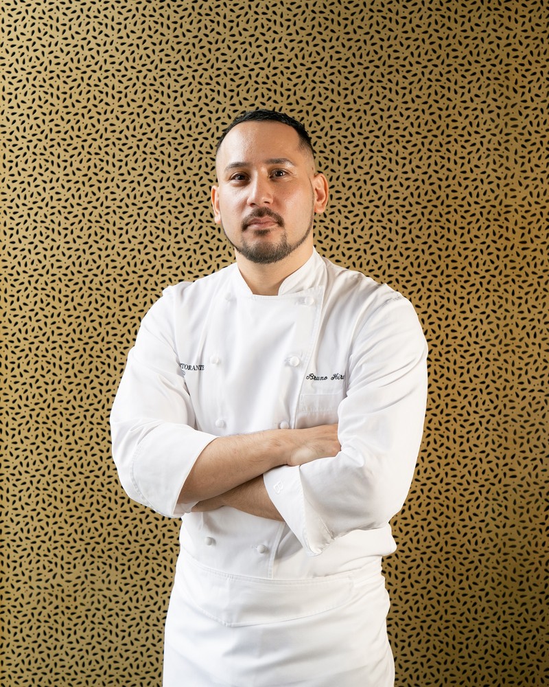 エグゼクティブシェフのブルノ・昼間氏。探求心に加えサービス精神も旺盛、日本語も堪能。