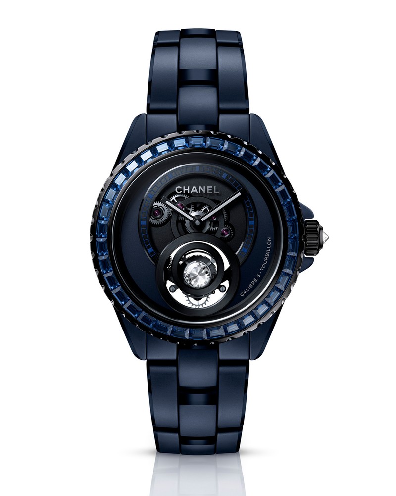 「J12 BLEU ダイヤモンド トゥールビヨン」手巻き、高耐性セラミックケース(38mm)×ブレスレット。世界限定55本。3564万円/シャネル(シャネル カスタマーケア)