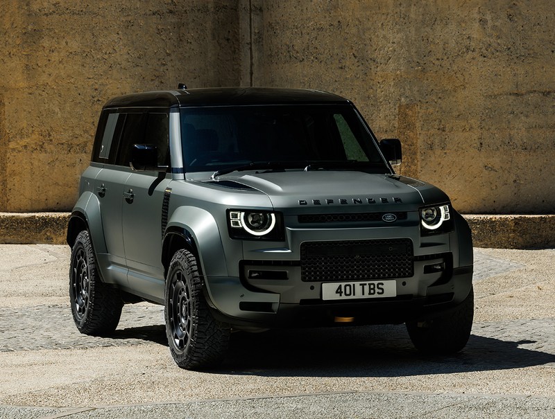 ベースのディフェンダー110より車高をもちあげて性能アップ。