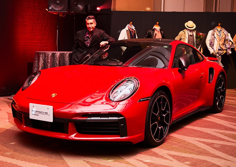 オヤジはやっぱりクルマ好きということで、「ポルシェセンター熊本」からはドライブが心地よくなるこの季節にポルシェを展示。華やかでリッチなブースは会場に彩りを添えてくれました。