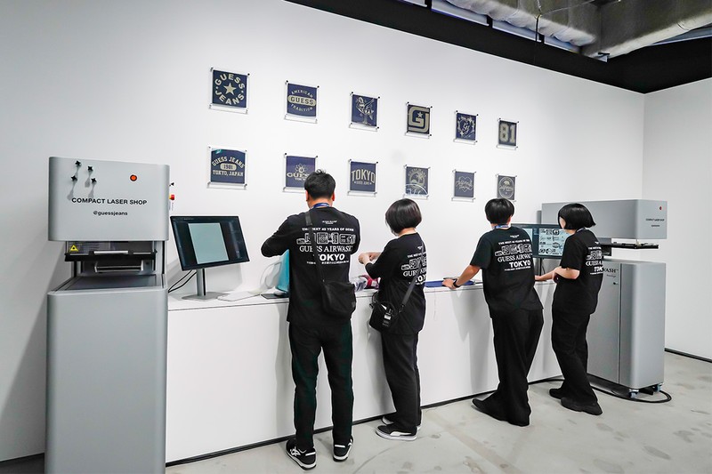 「THE NEXT 40 YEARS OF DENIM」「GUESS JEANS」