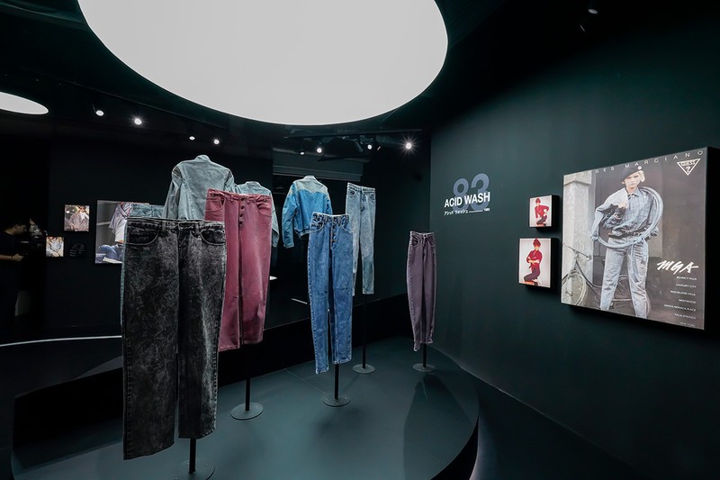 「THE NEXT 40 YEARS OF DENIM」「GUESS JEANS」