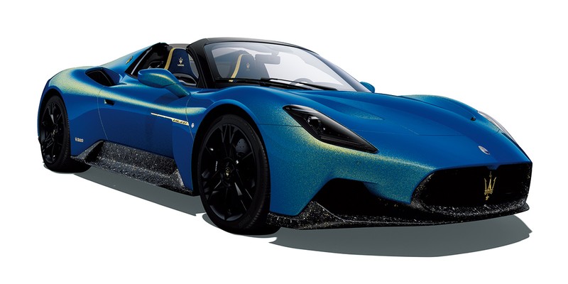 Exclusive 01 特色のボディカラーネイビー×ゴールドマイカ　マセラティのコーポレートカラーであり、LEONが愛する色、ネイビー。そこにゴールドマイカを織り交ぜて、イタリアの太陽で輝く特色ボディカラーが完成。ネイビーベースで乗り手の服を選ばず、かつ、ゴールドが隣に立った際に華やぎも添える色にこだわりました。