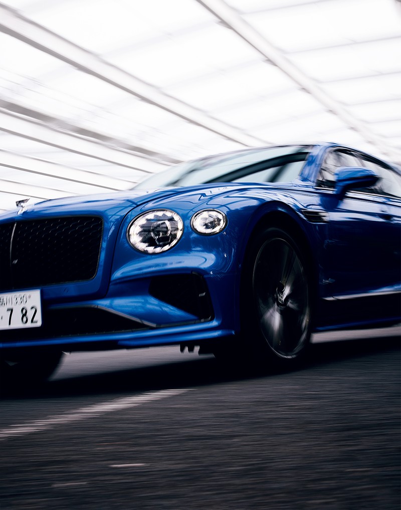 ベントレー フライングスパー スピード 全長×全幅×全高:5316×2220×1474㎜ エンジン:4.0リッターV8+PHEV 最高出力:782PS 最大トルク:1000Nm 価格:3379万2000円〜