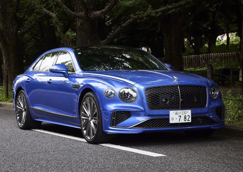 ベントレー フライングスパー スピード 全長×全幅×全高:5316×2220×1474㎜ エンジン:4.0リッターV8+PHEV 最高出力:782PS 最大トルク:1000Nm 価格:3379万2000円〜