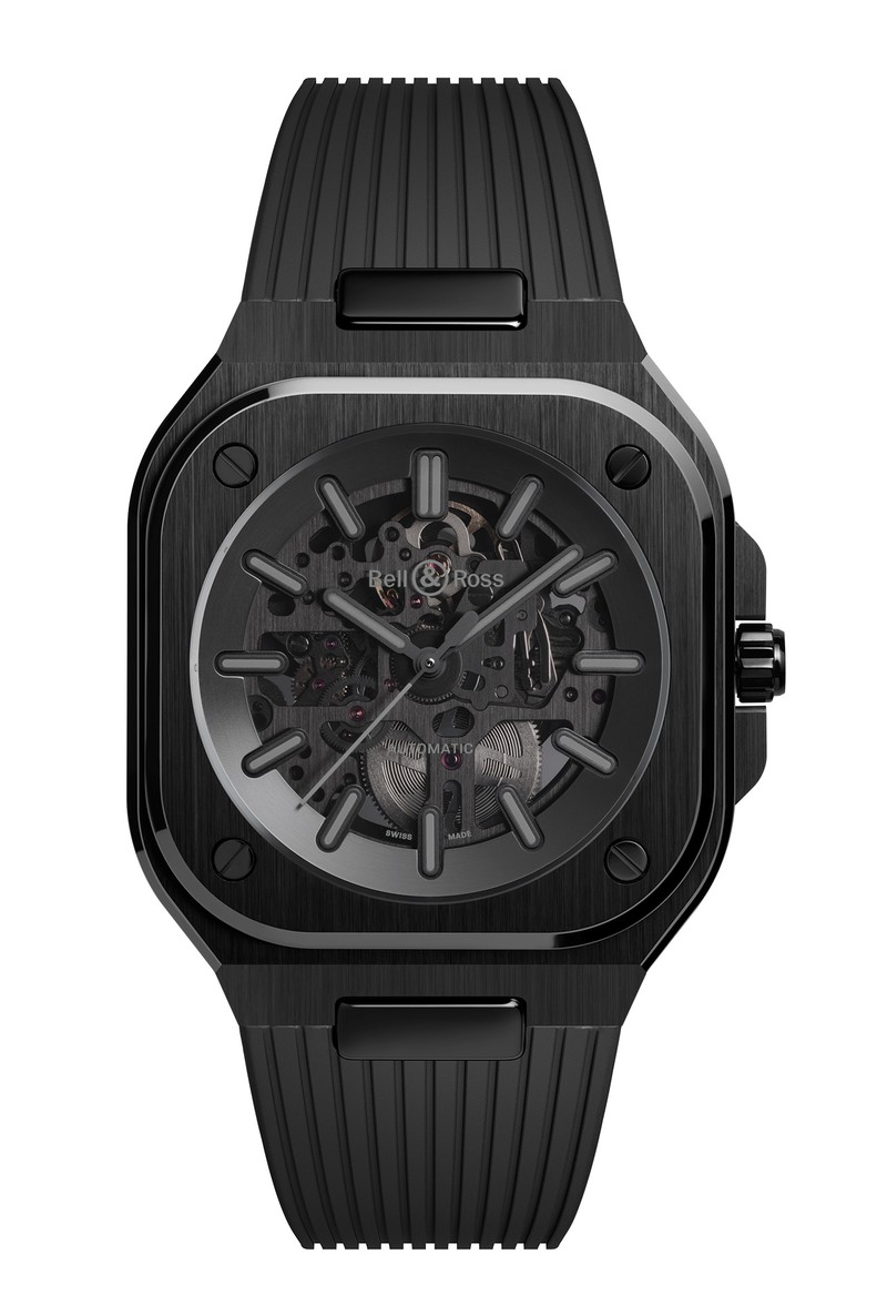 『BR-05 スケルトン ファントム セラミック』自動巻き、ブラックセラミックケース（41mm）、ラバーストラップ。100m防水。134万2000円／ベル＆ロス（ベル＆ロス 銀座ブティック）