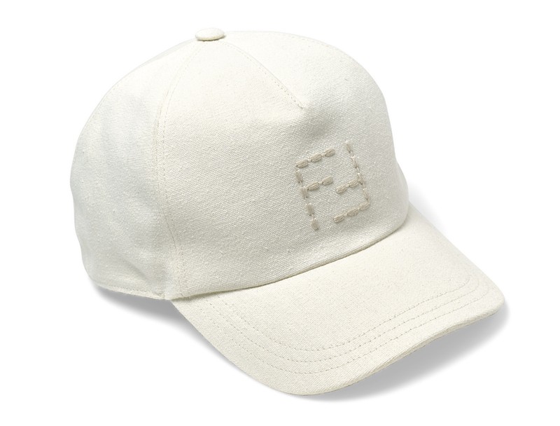  キャップ7万5900円／フェンディ（フェンディ ジャパン）