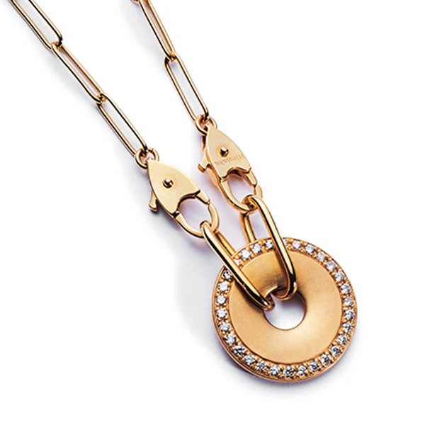 ペンダントトップ［18KYG×ダイヤモンド］59万4000円、チェーン［18KYG］44万円／ともにヒロタカ（買えるLEON）