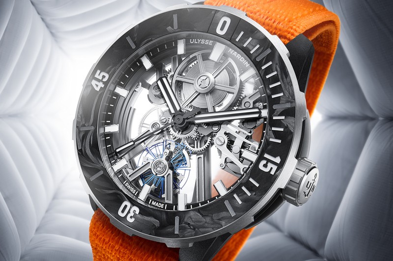 「ダイバーエアー」自動巻き、チタンケース（44mm）、ファブリックストラップ（オレンジと白の2本が付属）。200m防水。600万6000円／ユリス・ナルダン（ソーウインド ジャパン）