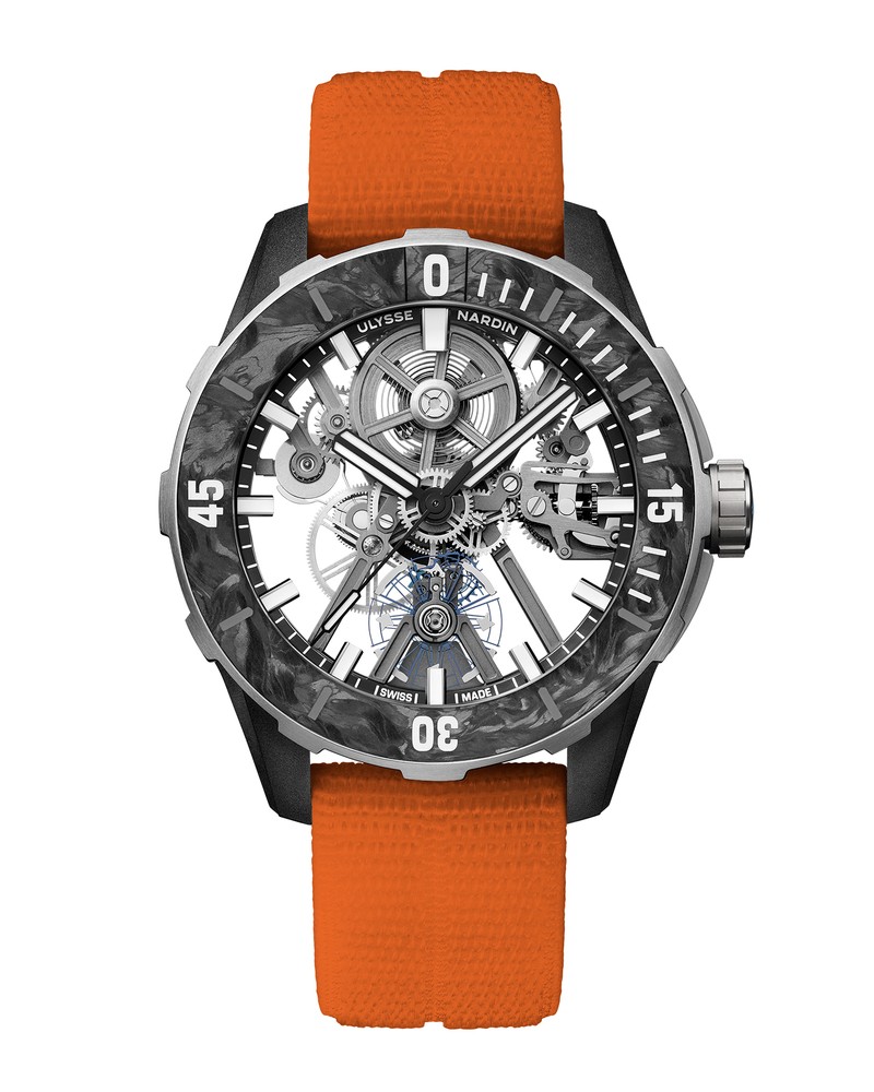 「ダイバーエアー」自動巻き、チタンケース（44mm）、ファブリックストラップ（オレンジと白の2本が付属）。200m防水。600万6000円／ユリス・ナルダン（ソーウインド ジャパン）