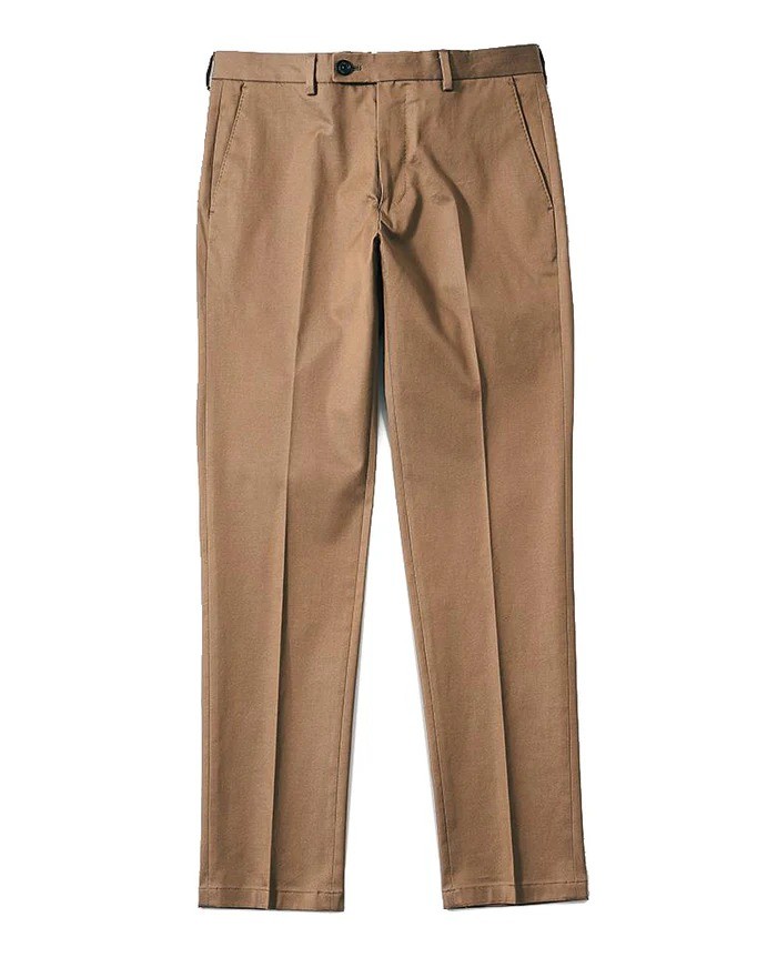 パンツ¥29,700／ザ・チノ リヴァイブド（買えるLEON）