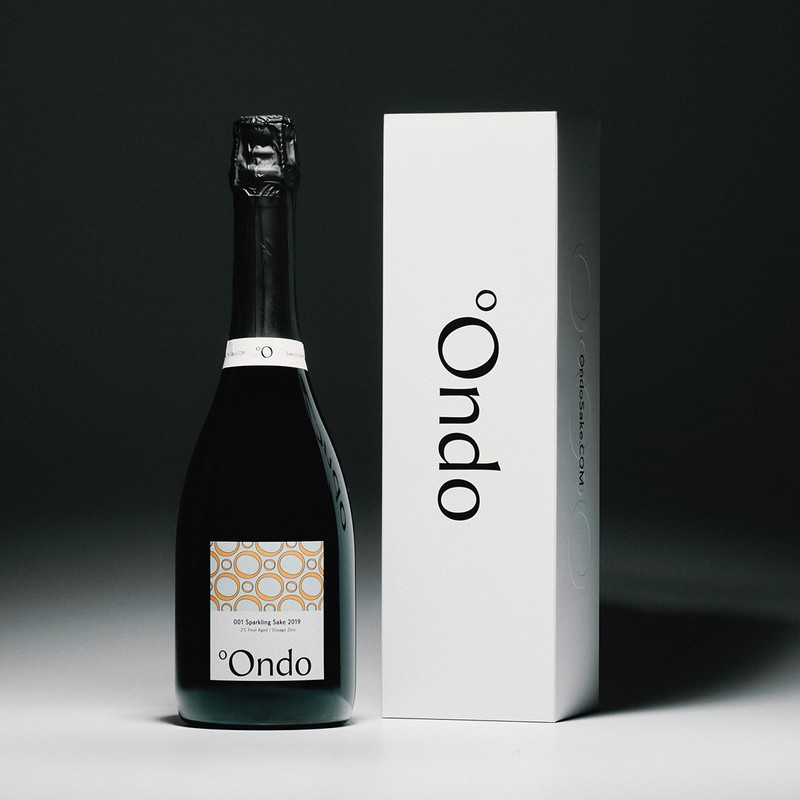 スパークリング日本酒『001 Sparkling Sake 2019』 製造本数385本。1万9800円(720㎖)/IZUMISE KYOTO