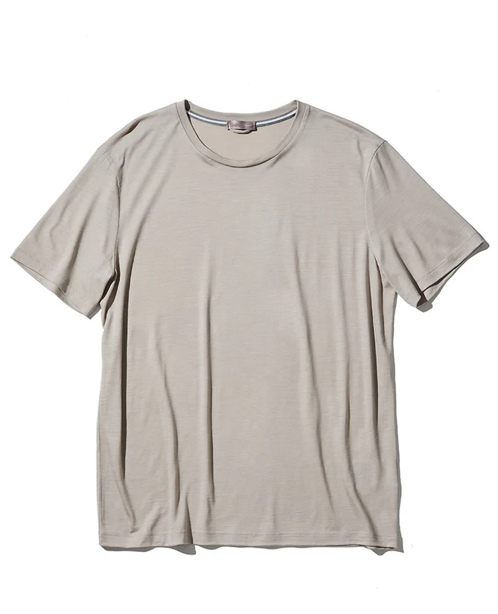 カットソー4万4000円／ヘルノ（買えるLEON）