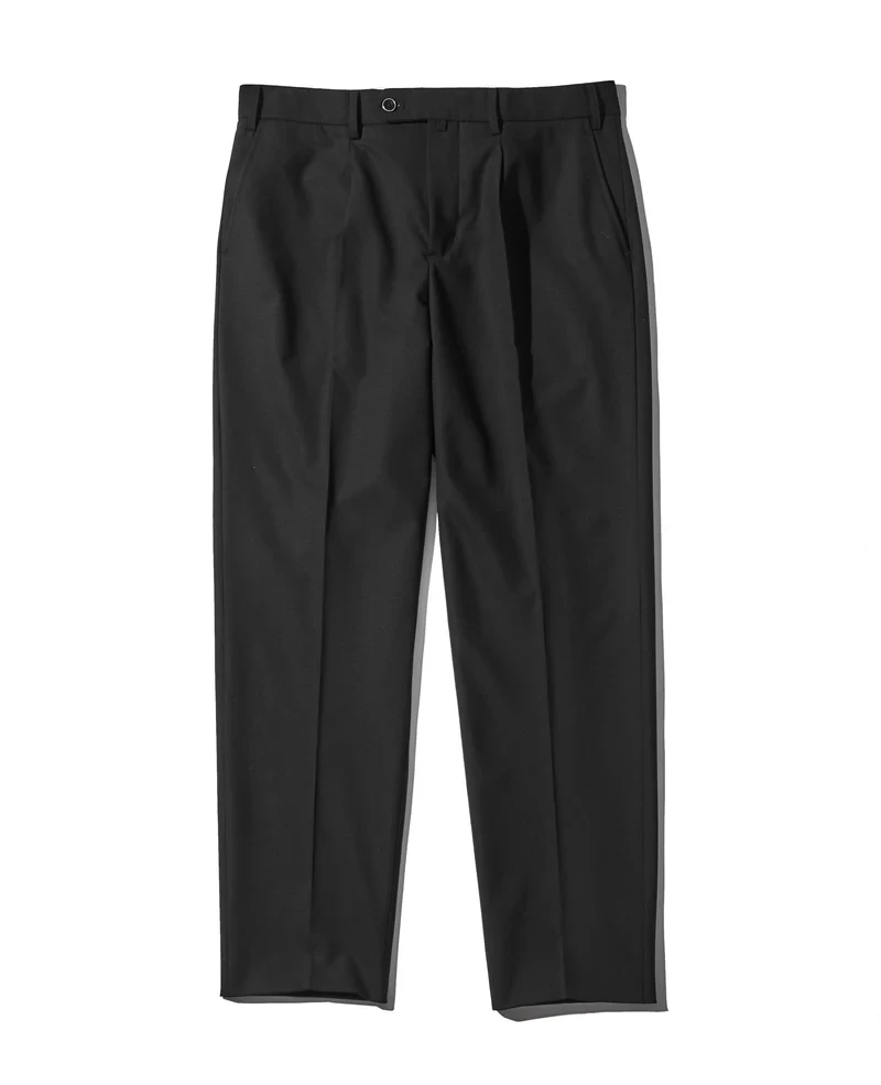 パンツ3万9600円（SALE価格）2万7720円／エムバイ（買えるLEON）