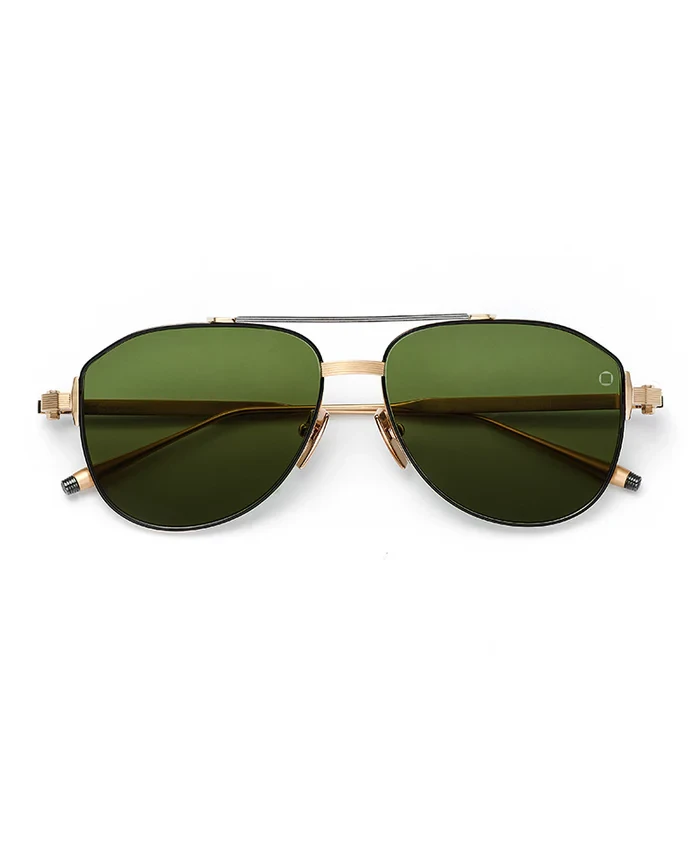 サングラス12万1000円／アコニ（買えるLEON）