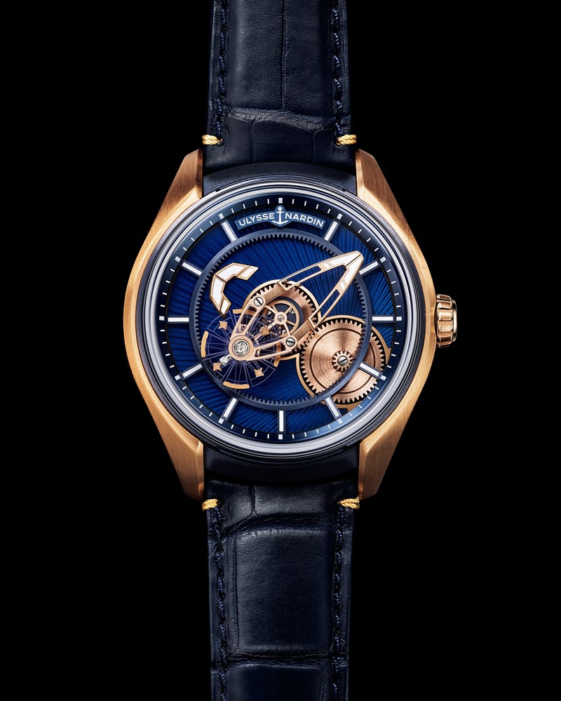 「フリーク X ゴールド エナメル」自動巻き、18KRG×Tiケース(43mm)、ブルーのアリゲーターストラップ。50m防水。世界限定120本。766万7000円/ユリス・ナルダン(ソーウインド ジャパン)