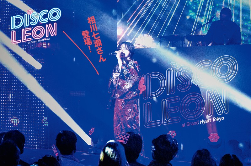 六本⽊が真っ⾚に染まった⼤⼈のための夏祭り「DISCO LEON 2025」速報リポート