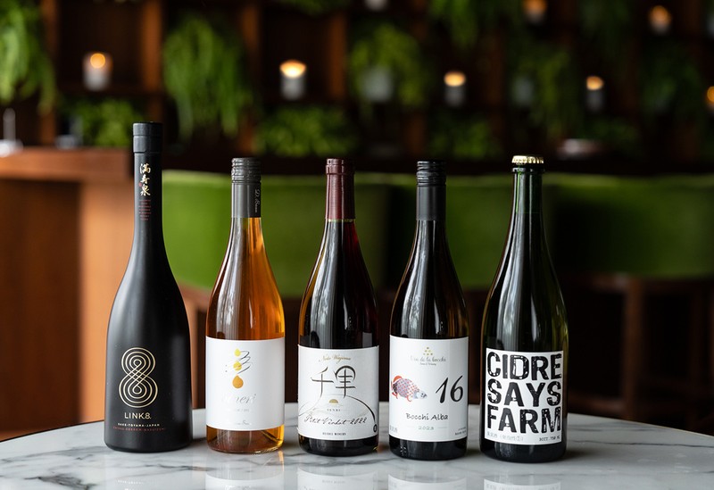 ペアリングに登場するのは5銘柄ほどの石川や富山産のワイン、⽇本酒など。