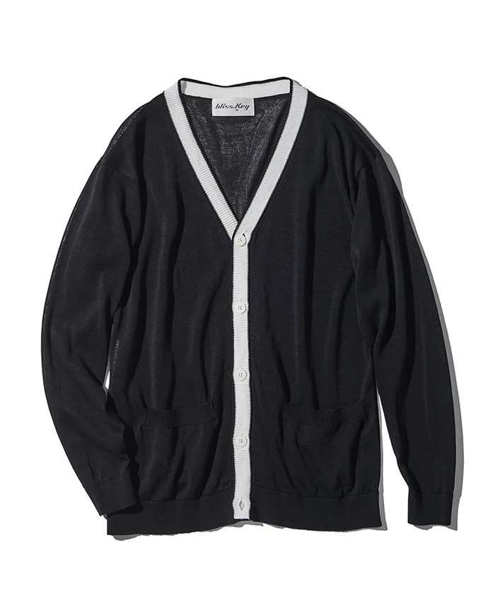 カーディガン3万9600円／ウィス・キー（買えるLEON）