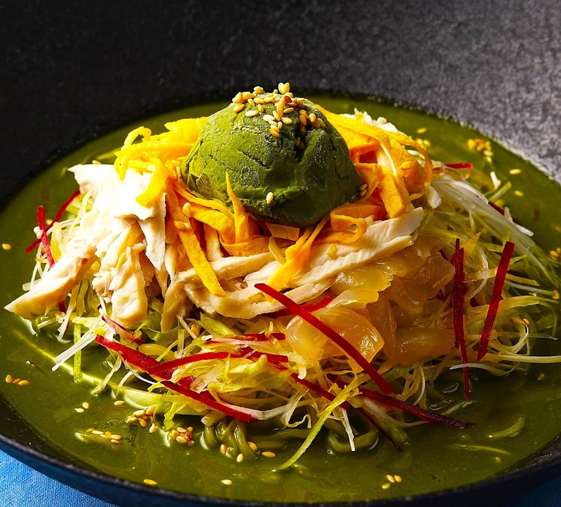 中国料理「花梨」　 「国産鶏と夏野菜の冷やしそば 特製ごま抹茶ソース」（※焼き物と野菜の酢漬け付き）3669円（税・サービス料込み）