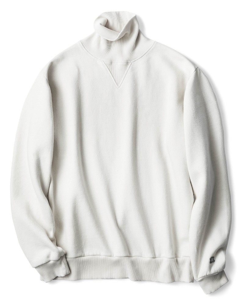 フーディー3万3000円／オロウ（カヴァレリア）