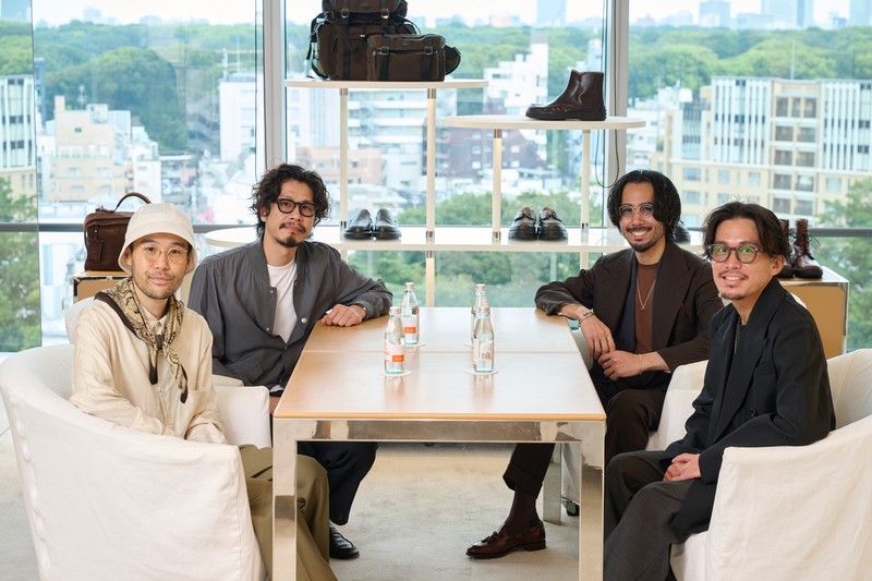 トッズ 「パシュミー」 スタイリスト四方章敬さん(43)、コミュニケーションプランナー安武俊宏さん(40)、伊勢丹新宿店 メンズ館5階 メンズテーラードクロージングバイヤー稲葉智大さん(38)、メンズファッションバイヤー/ファッションディレクター福島雄介さん(39)