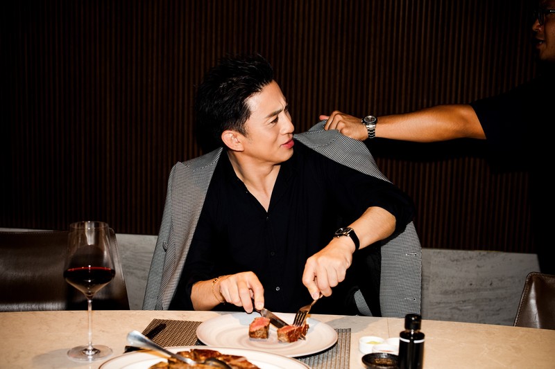 松本幸四郎の「“肉”十八番！ 圧巻の火柱！ ほとばしる肉汁！ 旨みが爆ぜる“鉄板焼き”の巻