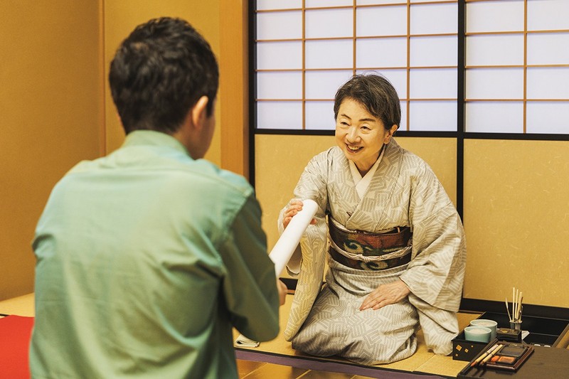 優勝した人が最後にご褒美として、先生より直接いただけます。何だか賞状を渡されたように誇らしく、その嬉しさは格別なもの。先生も自分も思わずにっこり笑顔に。