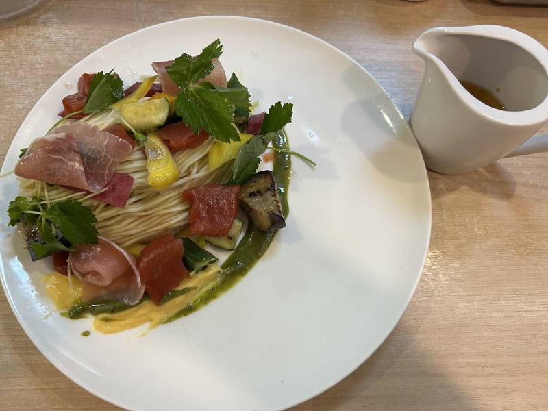 ラーメン LEON 山本益博 ラーメン革命! WebLEON 池袋「らーめんそばーじゅ」の冷やし中華・塩