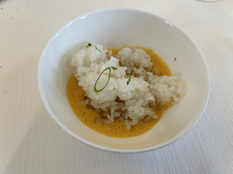 パリ「アストランス」の「コシヒカリのビスクごはん」