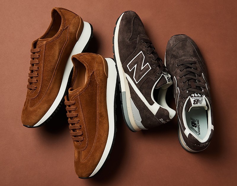 左●スニーカー18万7000円／ジョン ロブ（ジョン ロブ ジャパン）、右●スニーカー1万7380円／ニューバランス（ニューバランスジャパンお客様相談室）