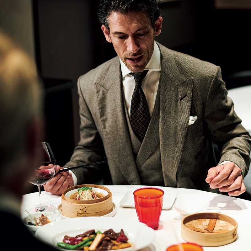 【スーツでディナー6】クローズドな個室ディナーなら、スリーピースを久しぶりに！ その理由とは？