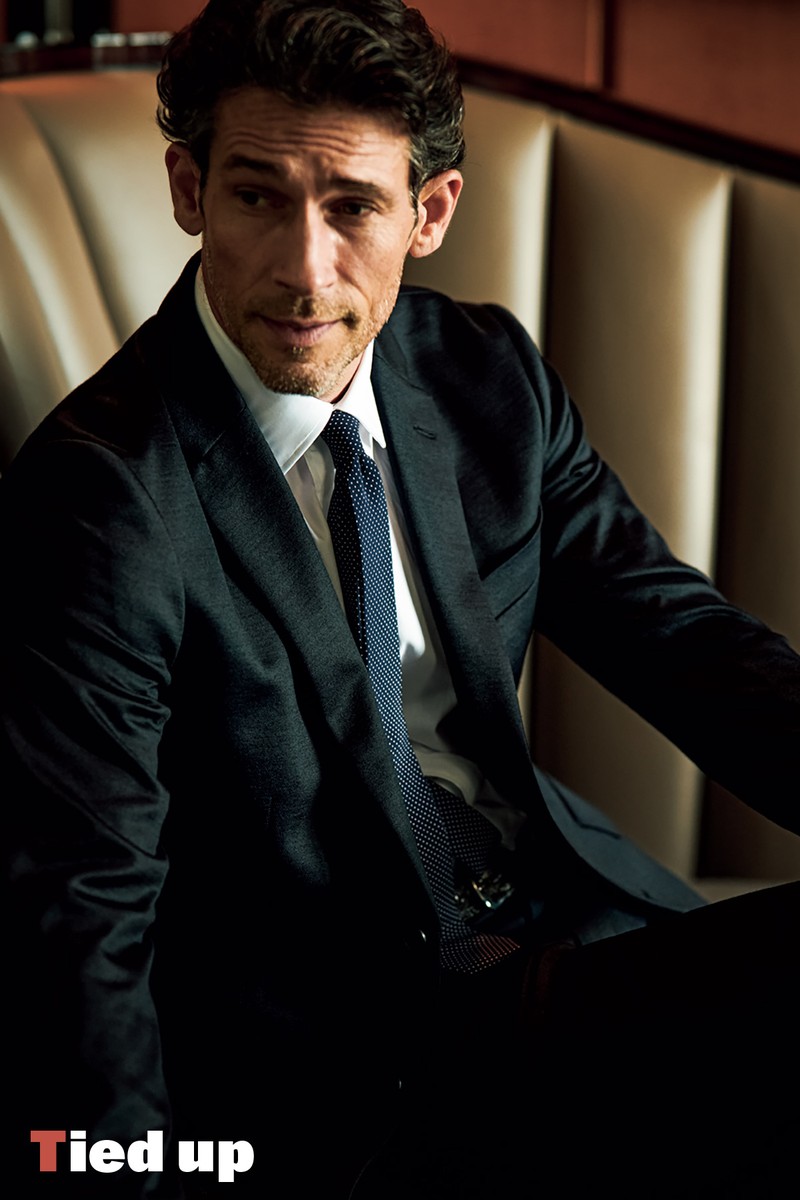 ジャケット5万6100円、パンツ3万1900円／ともにジョゼフ オム（オンワード樫山 お客様相談室）