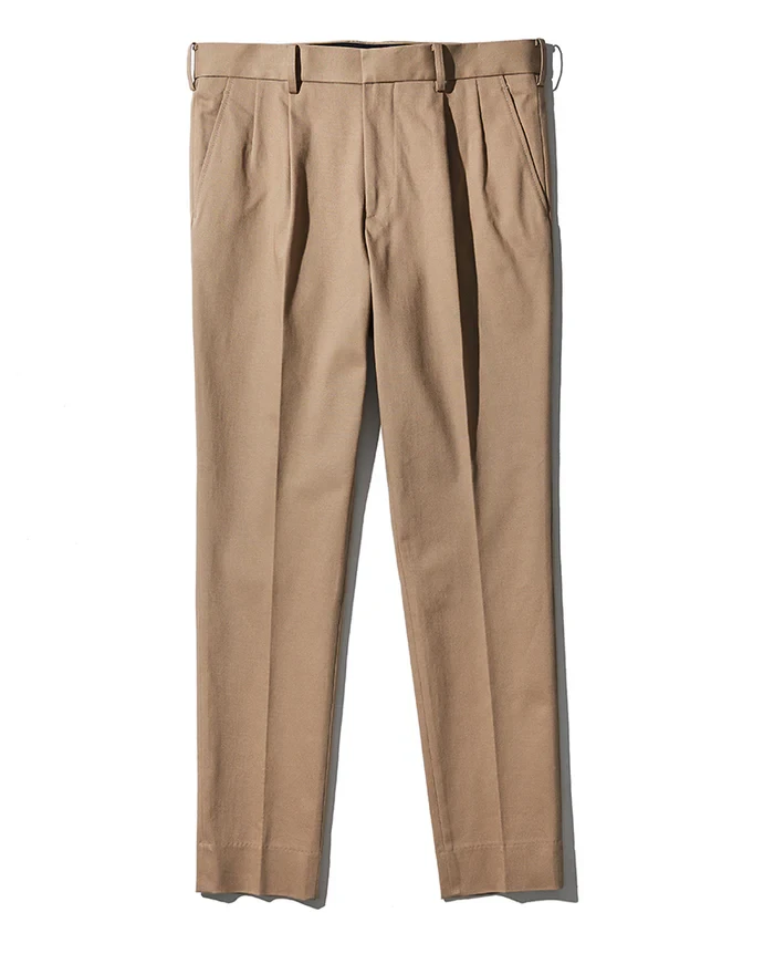 パンツ3万6300円／ジュンハシモト（買えるLEON）