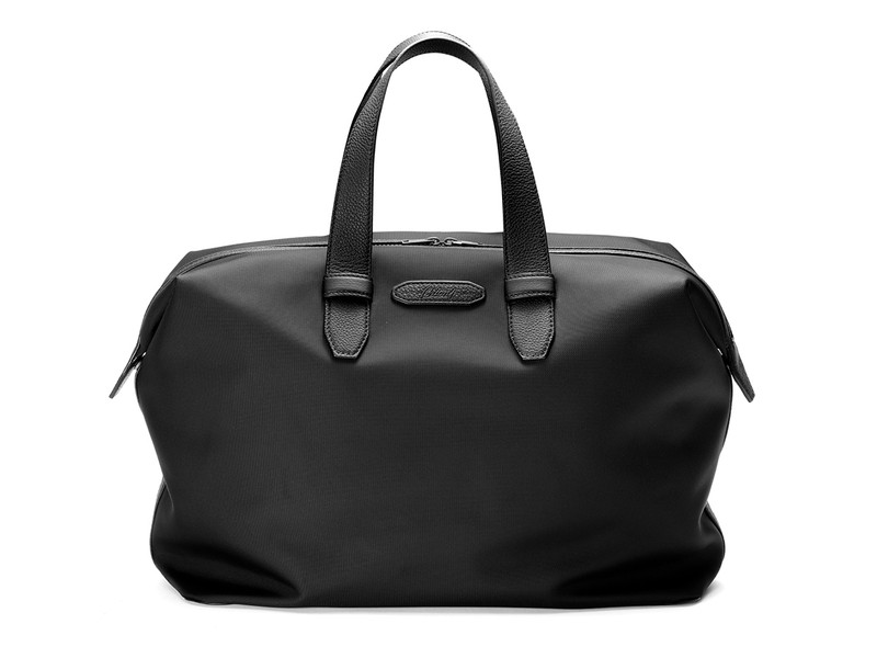 ブラック ナイロン & グレイレザー シティバッグ［W41×H30×D12㎝］30万2500円／ブリオーニ（ブリオーニ クライアントサービス）