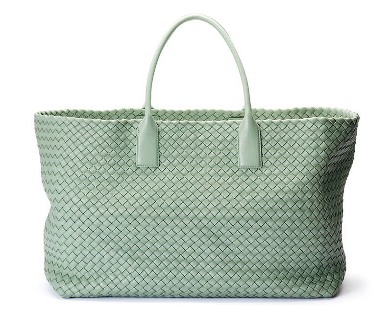 [W45×H33×D20㎝]バッグ176万円／ボッテガ・ヴェネタ（ボッテガ・ヴェネタ ジャパン）