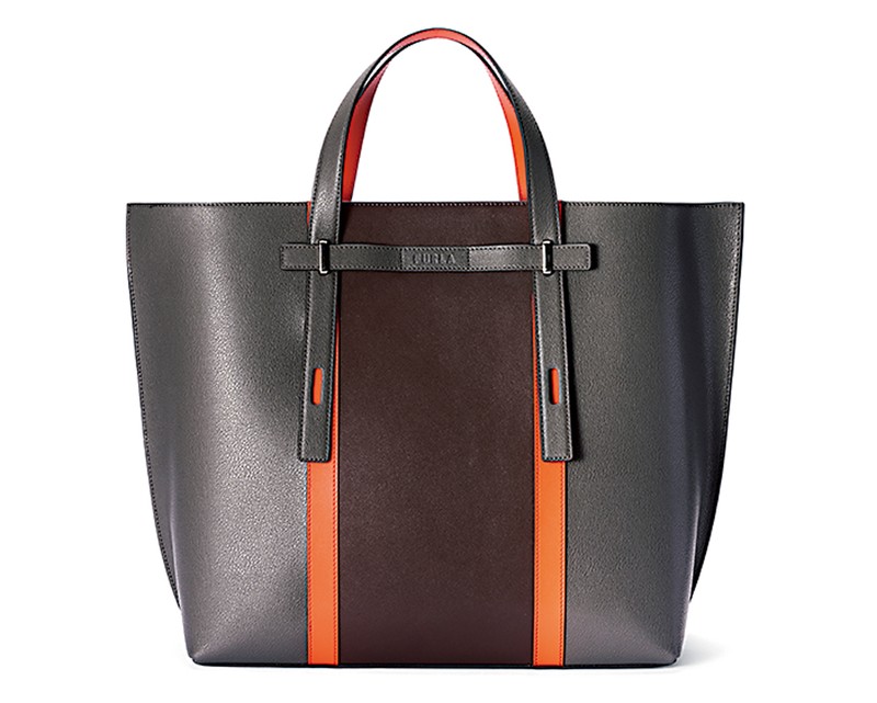 バッグ［W36.5×H34×D16㎝］9万9000円／フルラ（フルラ ジャパン）