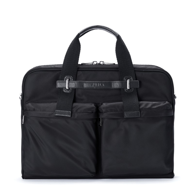 バッグ［W40×H29×D6㎝］8万2500円／フルラ（フルラ ジャパン）