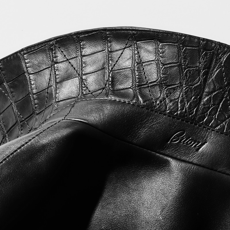 ブルゾン226万6000円／ブリオーニ（ロンハーマン）